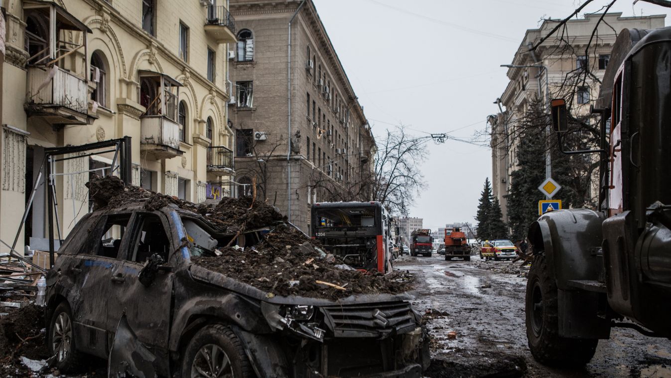 Ukrán válság 2022, orosz, ukrán, háború, Ukrajna, harc, Harkov, Harkiv, bombázás, romok, szétbombázott épület 