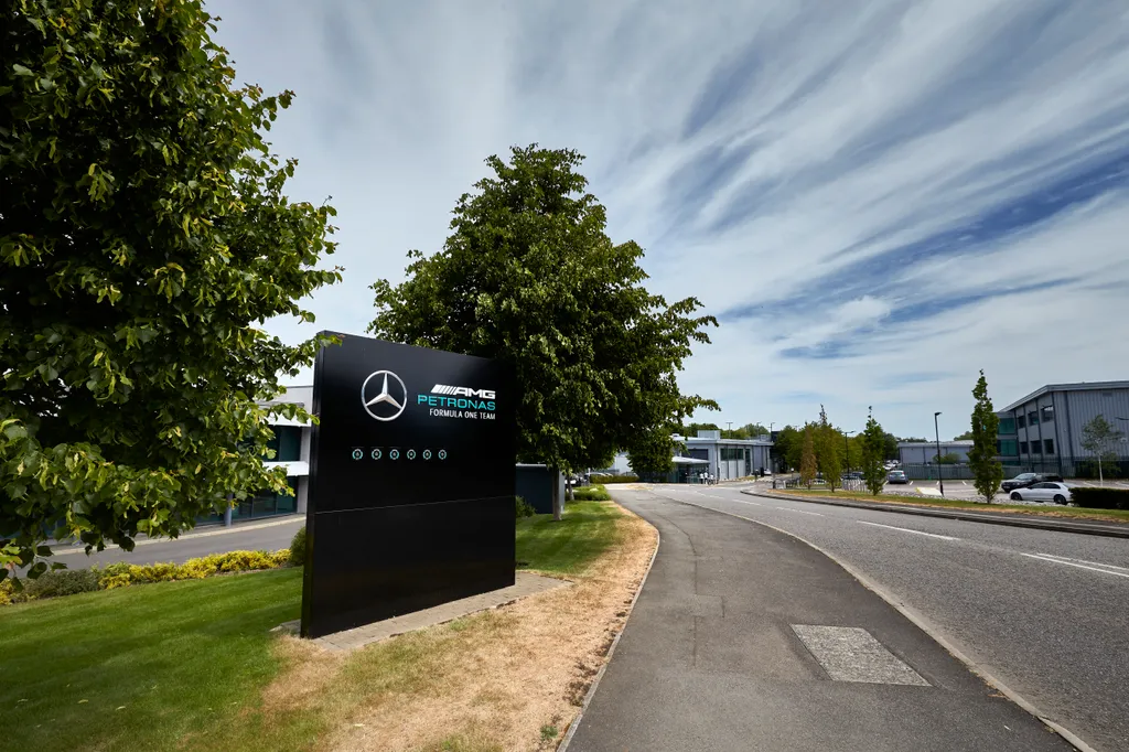 Forma-1, Mercedes, Brackley gyár 