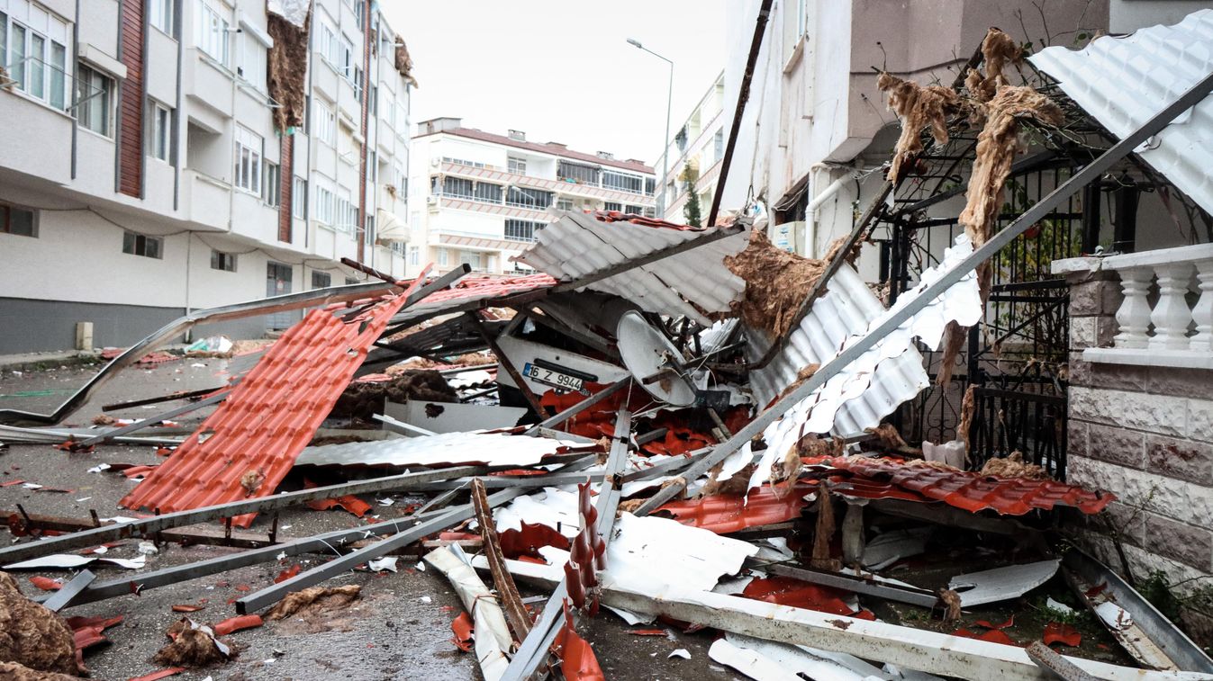 Damage in Turkey's Gulf of Gemlik due to a powerful storm 2021,Bursa,damage,Gulf,sea,Turkey,weather,wind Horizontal 