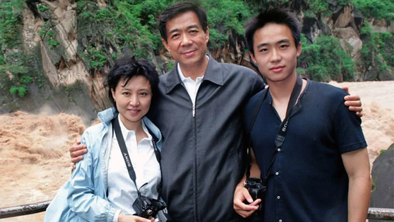 A kínai bukott főnök Bo Xilai, fia Bo Gauga és felesége