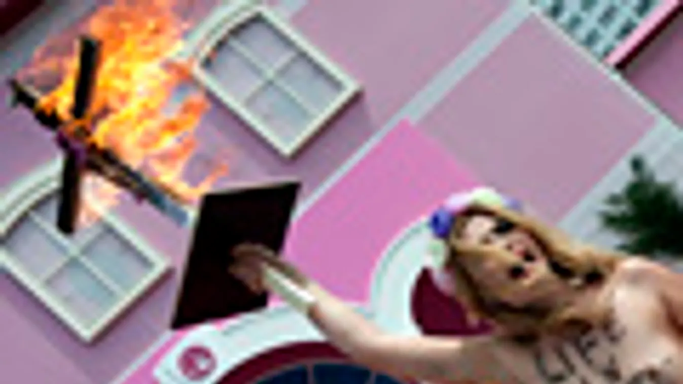 hét képei, A Femen tiltakozott a berlini Barbie álomházban