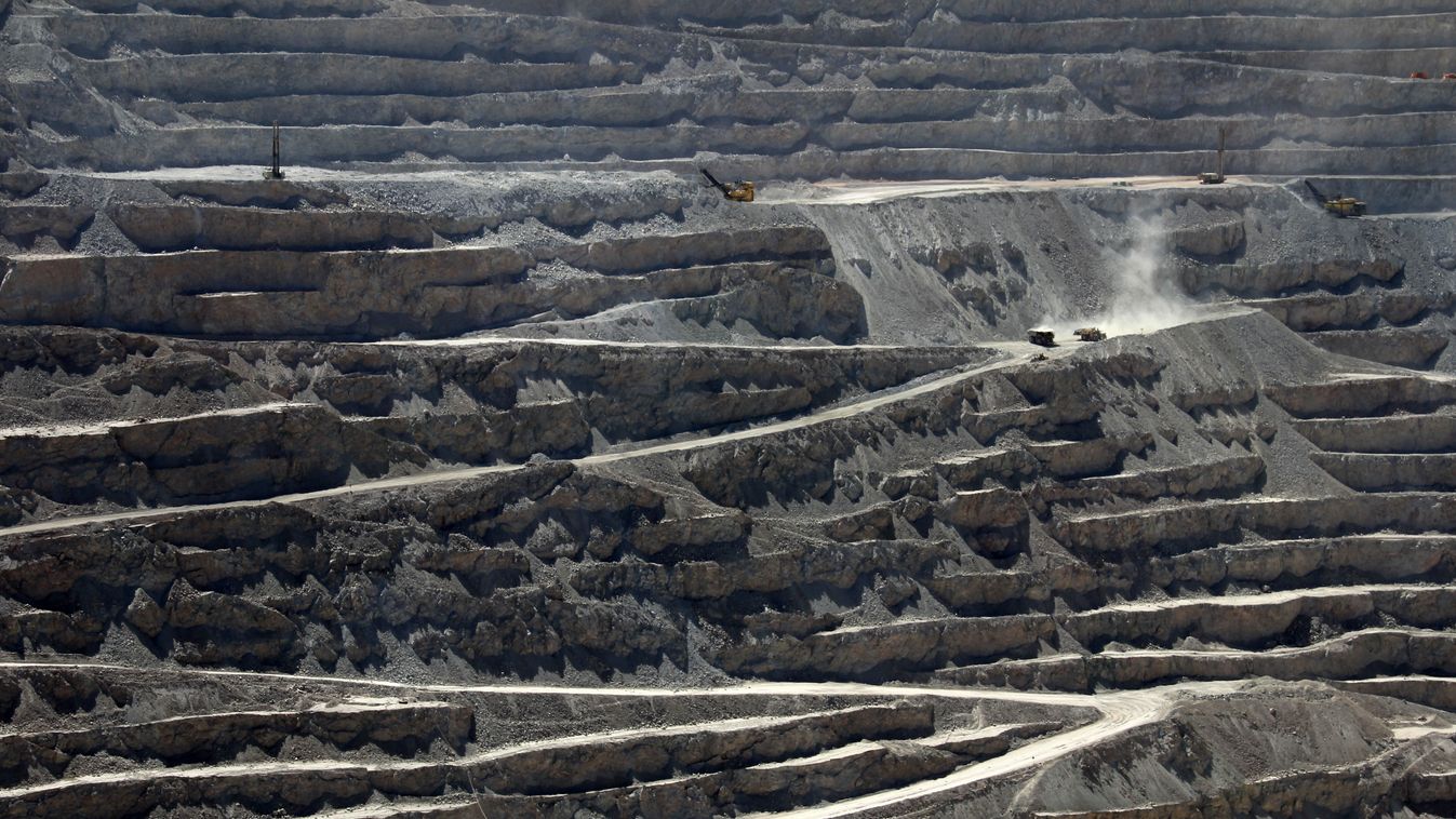 Truck at Chuquicamata, world's biggest open pit copper mine, Calama, Chile
Atacama 