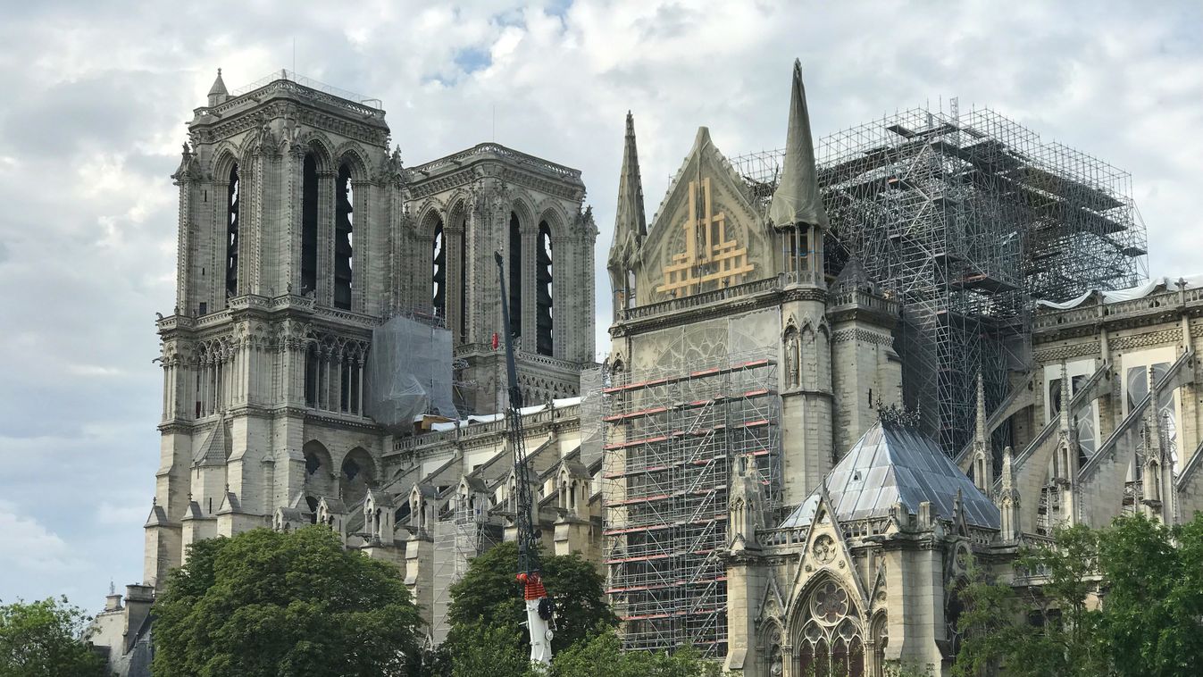 Notre Dame in Paris restoration Disasters_and_Accidents Catholic_Church DIS TOURISM catastrophe ARCHITECTURE RELIGION Religion_and_Belief HISTORY story Seine River geography Arts_Culture_and_Entertainment
Kultur	ACE Religions SUMMER CATHEDRAL culture LIF 