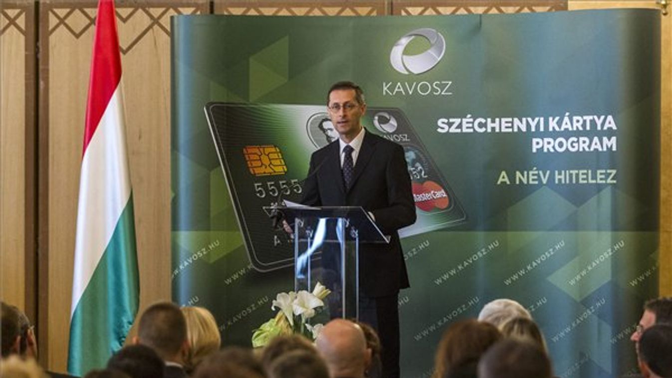 Varga Mihály nemzetgazdasági miniszter beszédet mond 2015. november 9-én a Széchenyi Kártya Program budapesti ünnepségén, amelyet abból az alkalomból tartottak, hogy az elmúlt 13 évben kihelyezett hitelállomány meghaladta az 1500 milliárd forintot. MTI Fo