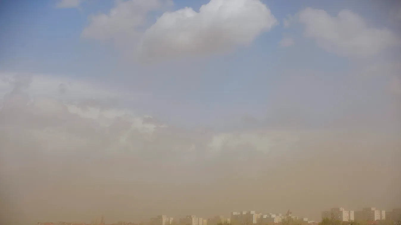 Debrecen, 2015. április 1.
A tócóskerti lakótelep a homokviharban Debrecenben 2015. április 1-jén. Kilenc megyére és a fővárosra másodfokú, nyolc megyére elsőfokú figyelmeztetést adott ki a viharos szél miatt az Országos Meteorológiai Szolgálat.
MTI Fotó: