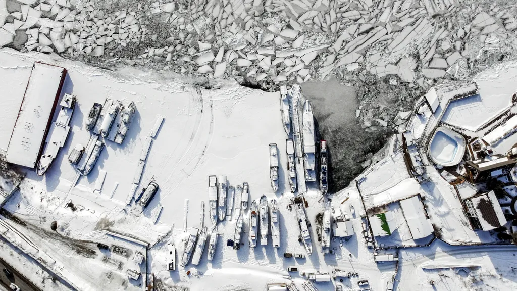 befagyott Bajkál-tó  Boats and ships stranded on the frozen Lake Baikal Aerial Photography,drone,frost,frozen,Ice,photography,snow,winte Horizontal 