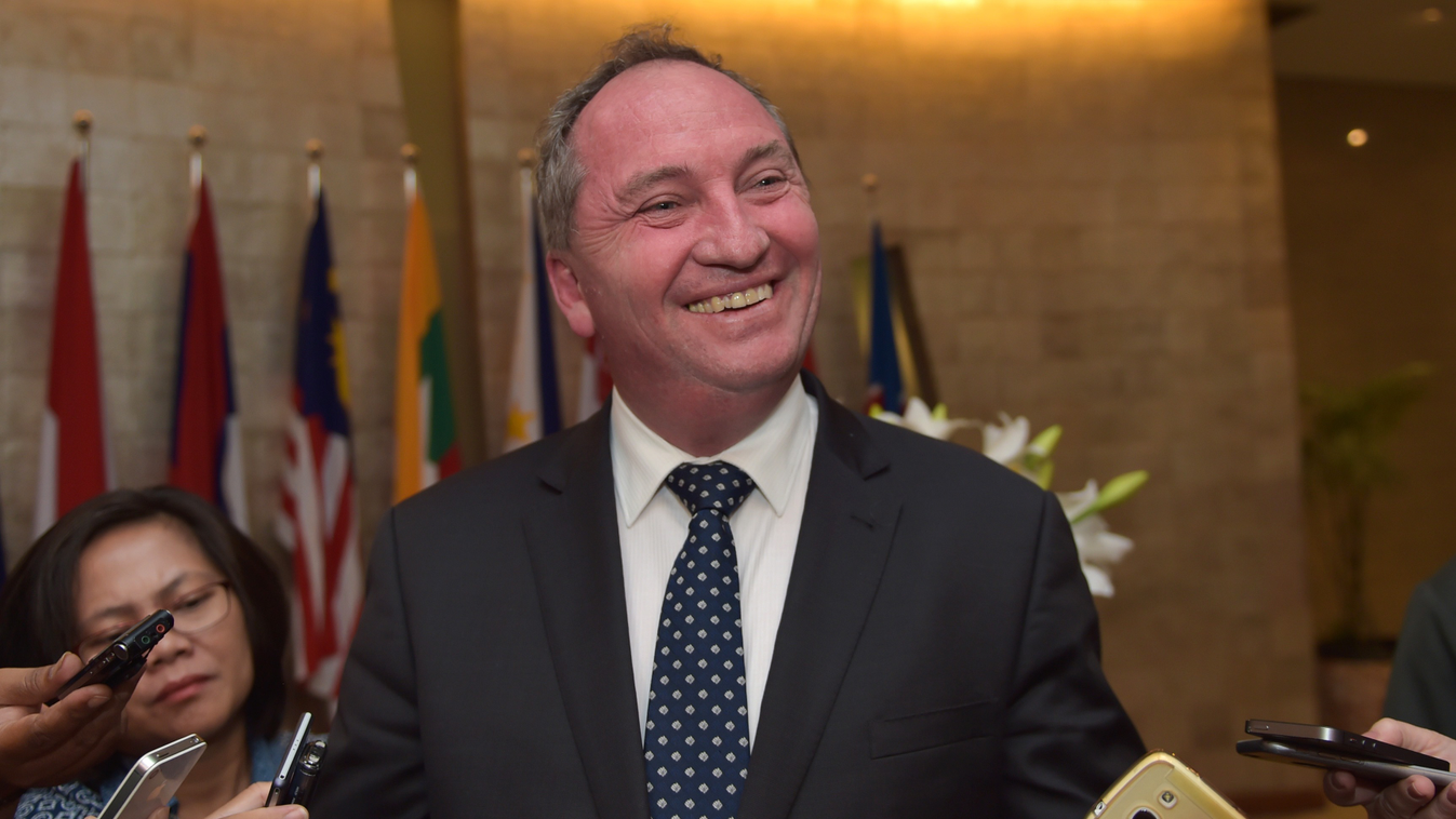 Horizontal Australia's Agriculture Minister Barnaby Joyce (C) speaks to journalists after meeting with Indonesia's Trade Minister Thomas Lembong (not pictured) at the Trade Ministry office in Jakarta on October 8, 2015. Joyce was in Jakarta to strengthen 