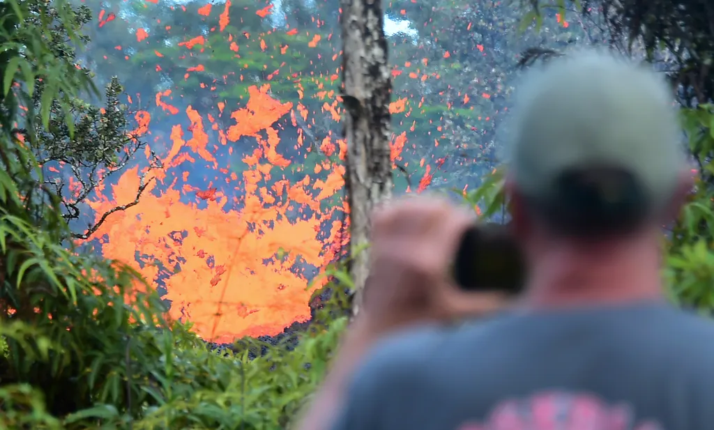 Kilauea Volcano on Hawaii's Big Island Erupts Horizontal 