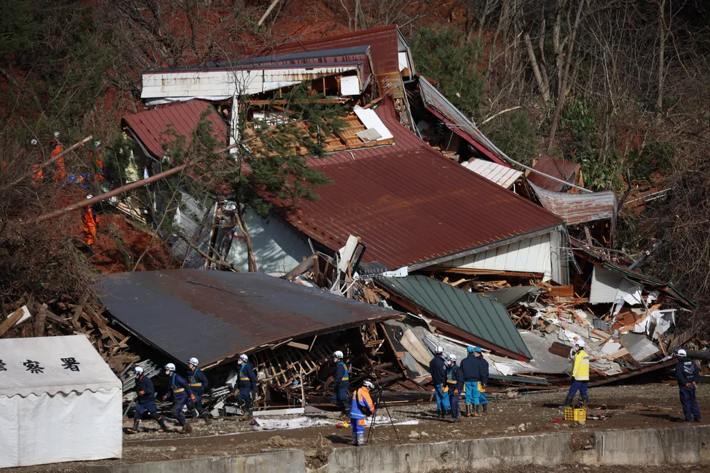 földcsuszamlás, japán, katasztrófa 
