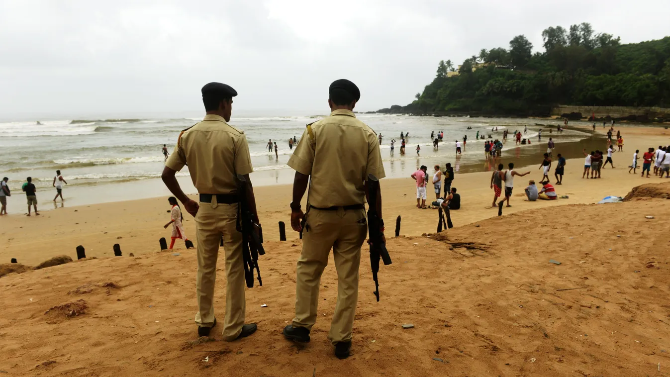 Goa strand rendőr 