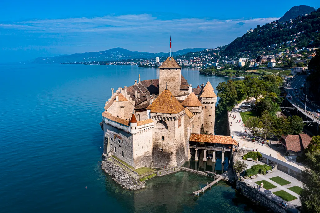 Chillon kastély, Château de Chillon, szigetvár, Genfi-tó, Veytaux-tól délre, a tó keleti vége, Montreux és Villeneuve közötti keskeny parton, Chillon, középkori várak, Svájc, Európa 