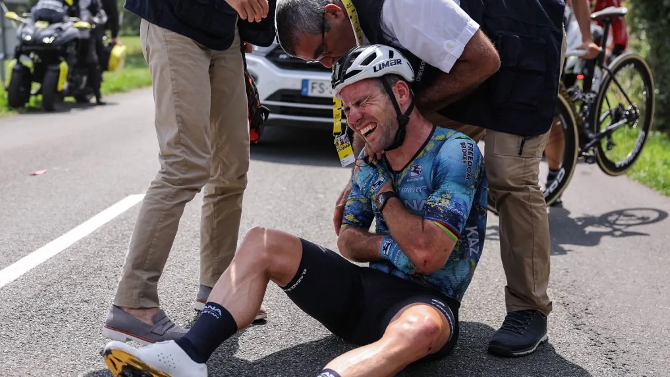 cycling TOPSHOTS Horizontal IN PAIN FALL TOUR DE FRANCE 