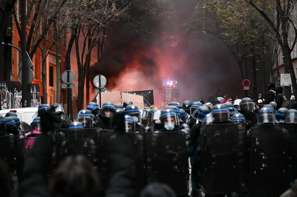 France Protests pink rally demonstrator protester protest burn fire smoke flame 