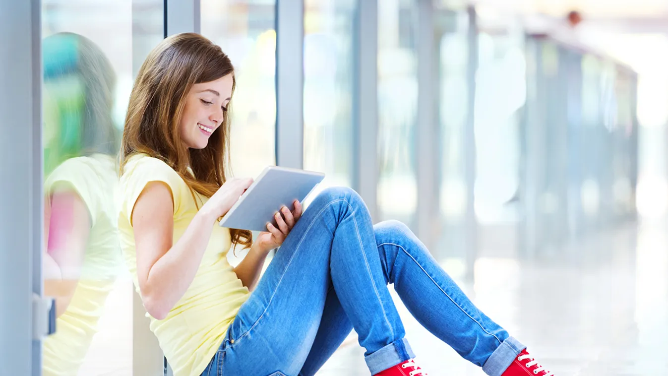 tablet lány iskola Fiatalok és a net - Kampány a tudatos internethasználatért 