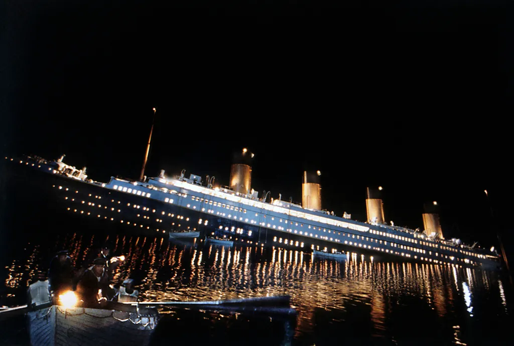 Titanic Titanic paquebot sombrer couler sink naufrage shipwreck canot de sauvetage rescue boat Horizontal BOAT 