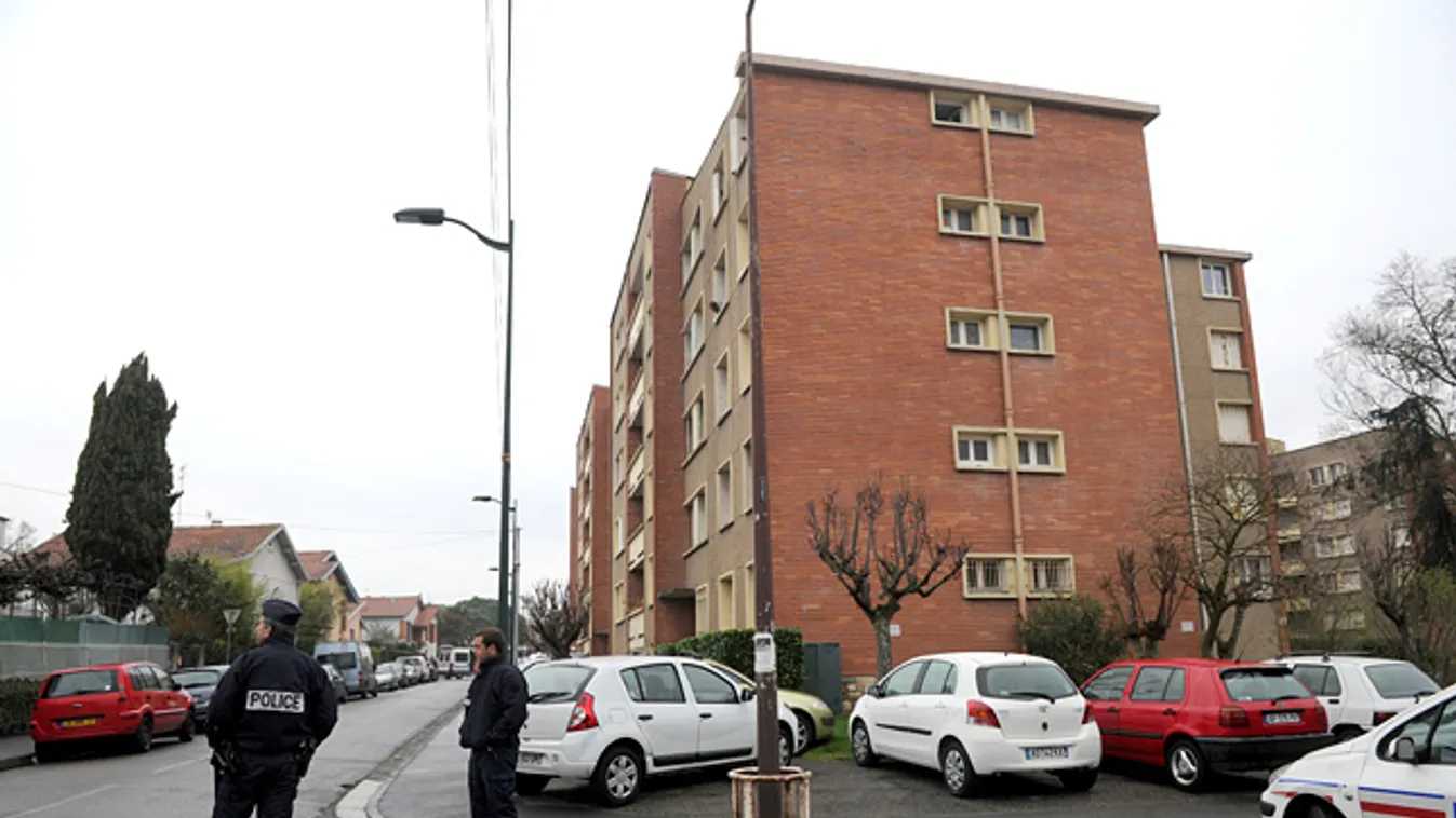 Lövöldözés Toulouse-ban, franciaország, egy férfi többeket meggyilkolt egy zsidó iskola előtt, kommandósok a körbezárt toulouse-i ház közelében