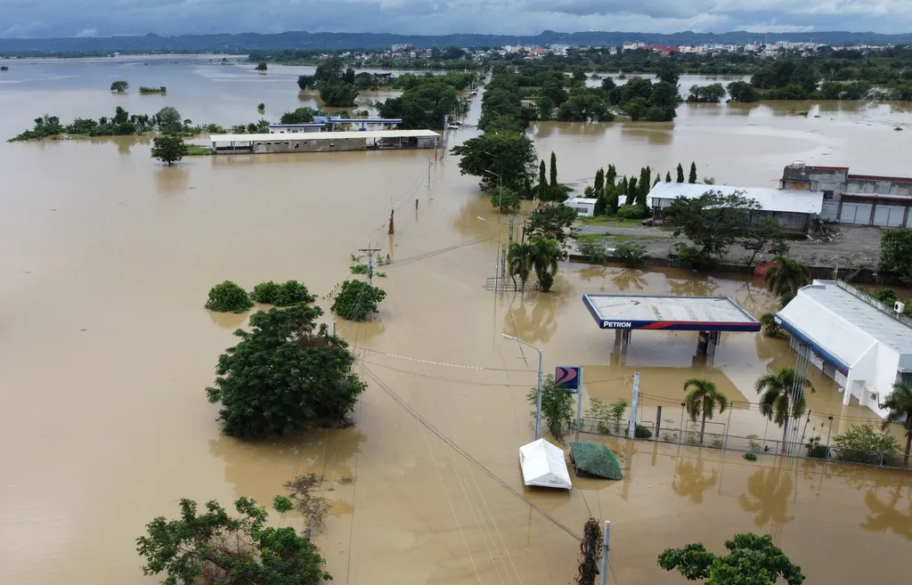 áradás, eső, földcsuszamlás, tájfun, időjárás, fülöp-szigetek 