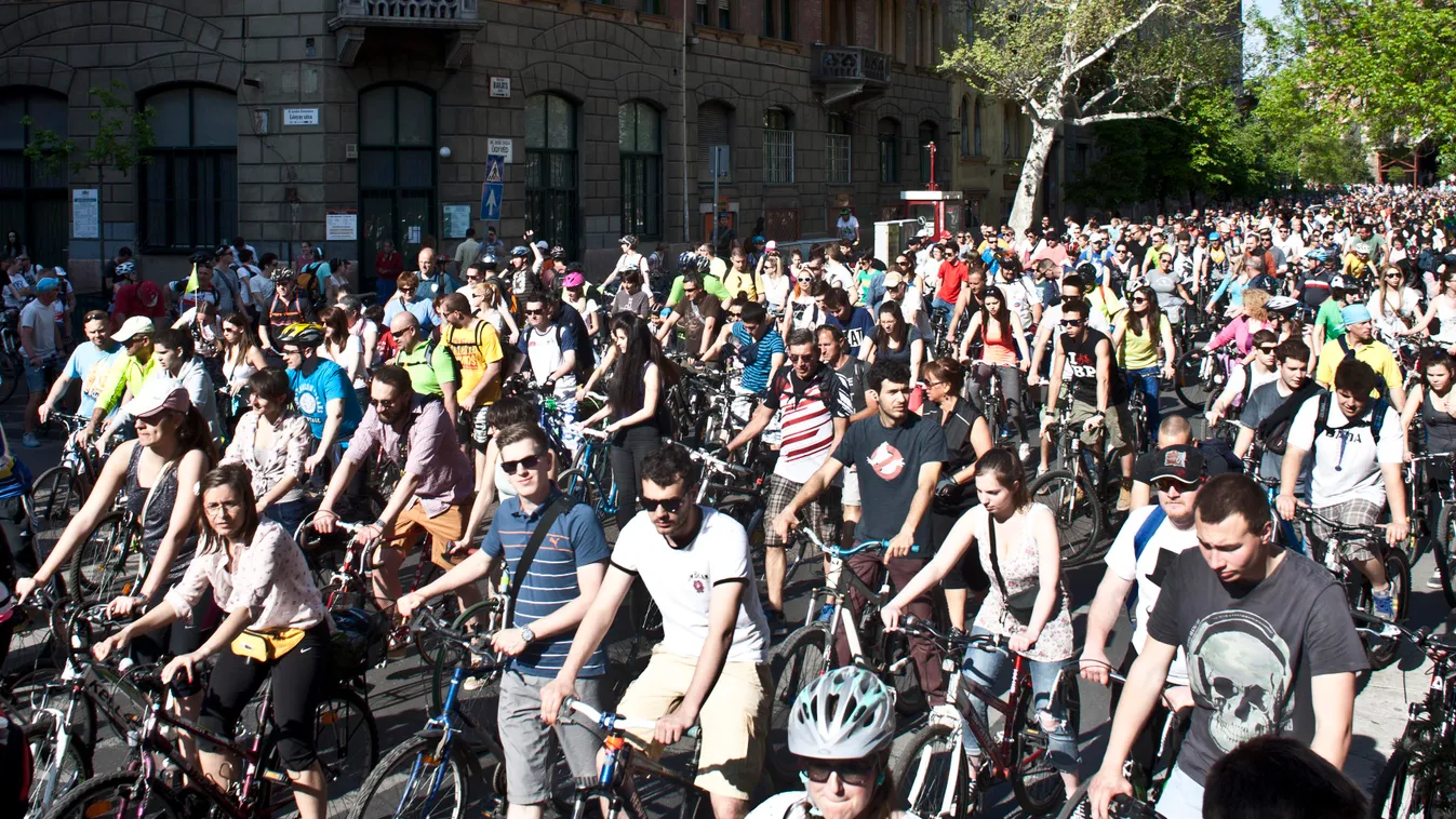 Kerékpáros felvonulás Budapesten (I bike Budapest) Critical mass 