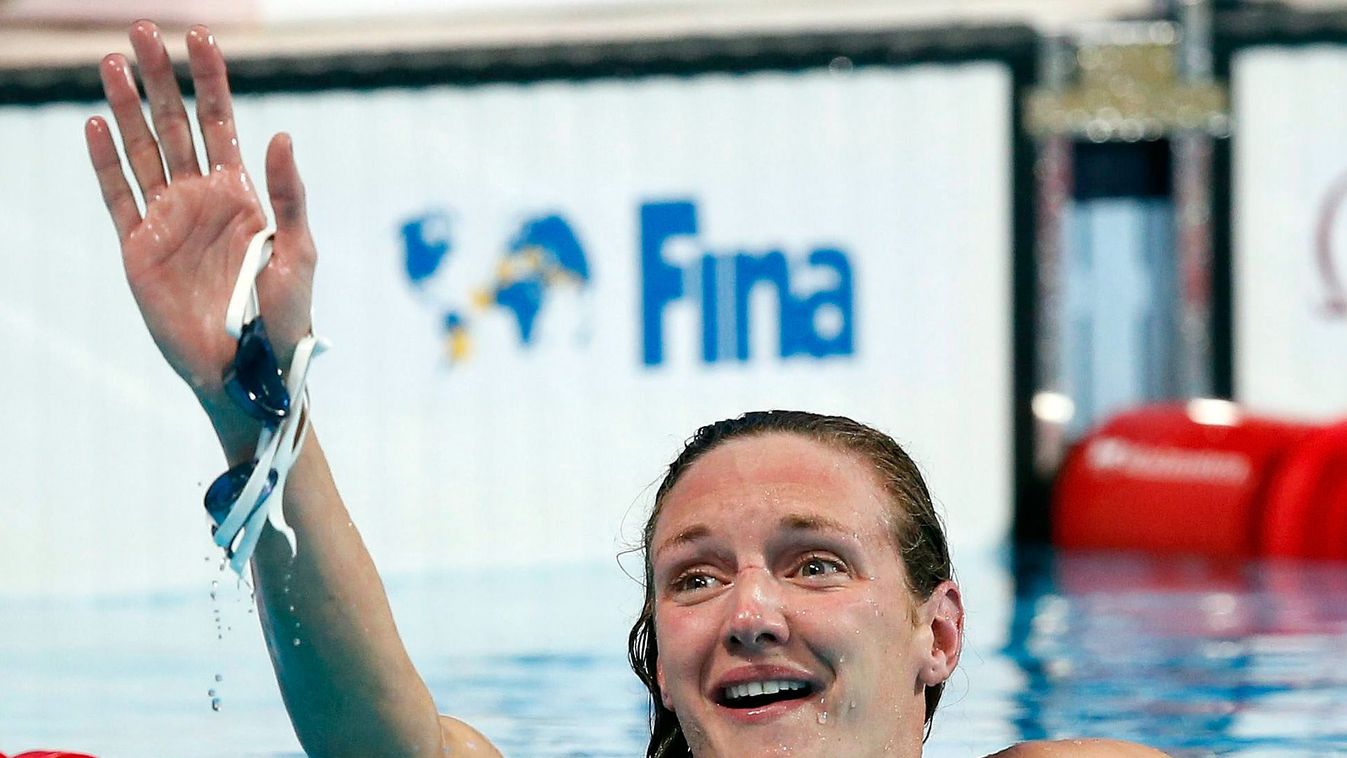 Hosszú Katinka, miután világcsúccsal győzött a kazanyi úszó-, vízilabda-, műugró- és műúszó-világbajnokság női 200 méteres vegyesúszásában 2015. augusztus 3-án. (MTI/EPA/Patrick B.Krämer) 