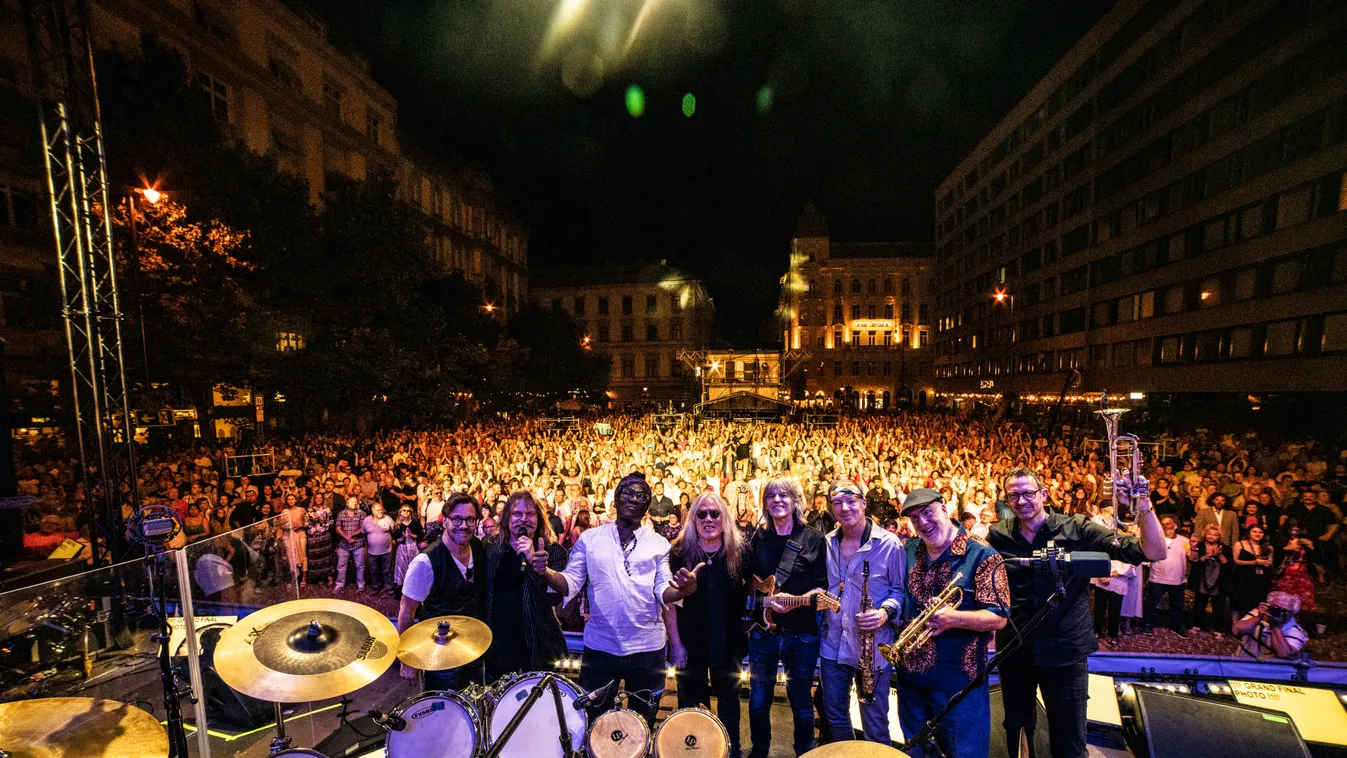 Mandoki Soulmates Koncert, Budapest,  2021.08.21., Mike Stern, Al di Meola, Leslie Mandoki; Richard Bona; Tony Carey; Mike Stern; Bill Evans; Randy Brecker; Till Brönner 