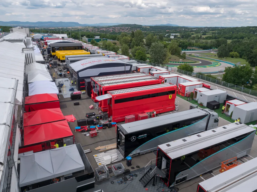 Forma-1, Magyar Nagydíj, Hungaroring paddock, kamionok 