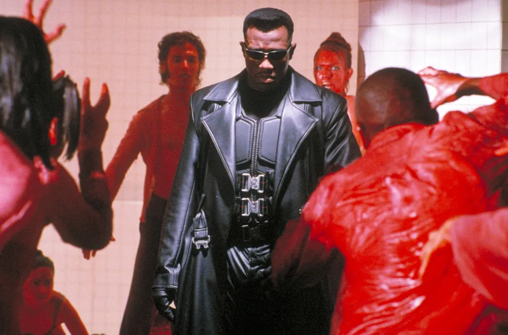 Blade Cinema horror Horizontal VAMPIRE MAN LEATHER ATTACK 