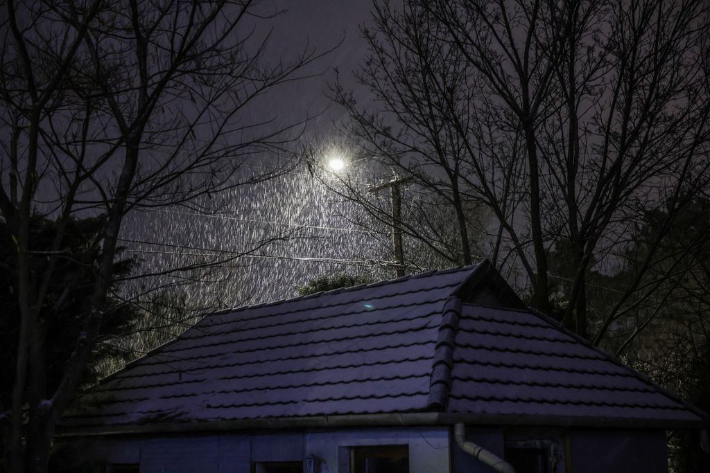 Hó, havazás, időjárás, hajnal, Balatonakarattya 