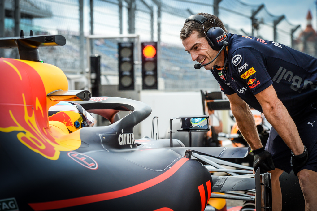 A Forma-1-es Orosz Nagydíj pénteki napja, Daniel Ricciardo, Red  Bull Racing 