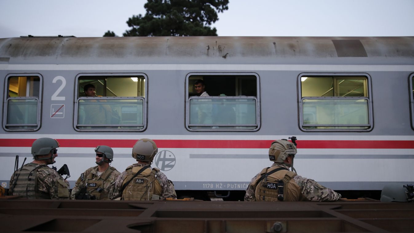 menekültek migráns migránsok vonat Magyarbóly 
