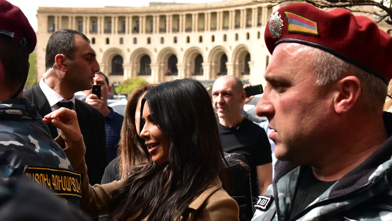 Kim Kardashian őrizet mellett sétálgathatott 