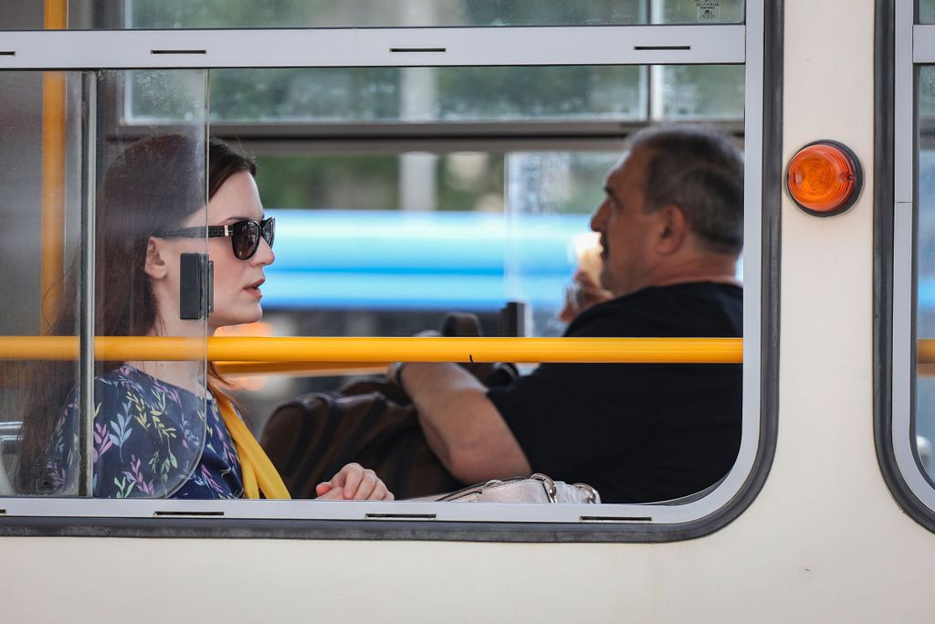 Újpesti piac, bolhapiac, metró, városközpont és buszok a maszkviselés eltörlésének napján 2021 július 3-án, nem kell maszkot viselni, maszk, koronavírus, korlátozás eltörlése 
