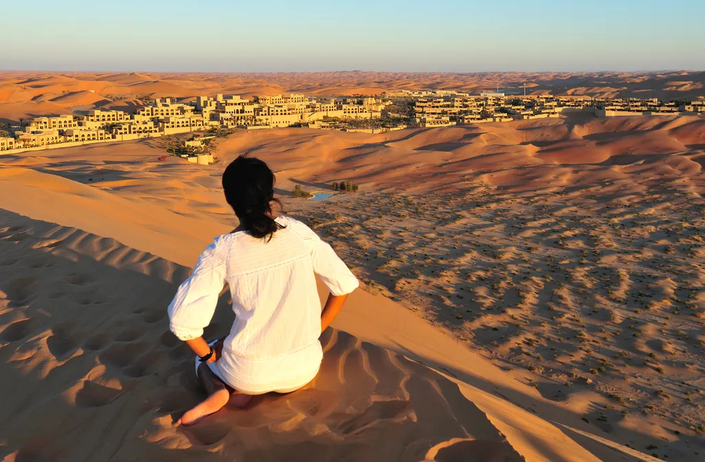 Romantikus sivatagi naplemente qasr al sarab hotel luxus sivatag utazás 
 GOLFE PERSIQUE ABU DHABI QASR AL SARAB ANANTARA QASR AL SARAB RUB AL KHALI Horizontal TOURISM TOURIST HOLIDAYS DESERT MIDDLE EAST 