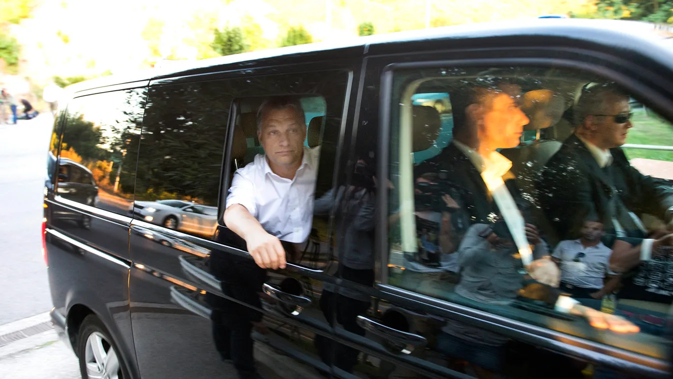 Orbán Viktor autóban érkezés frakcióülés gépkocsivezető HÉTKÖZNAPI Közéleti személyiség foglalkozása KÖZLEKEDÉSI ESZKÖZ miniszterelnök politikus politikus autója SZEMÉLY autóban érkezés frakcióülés gépkocsivezető HÉTKÖZNAPI Közéleti személyiség foglalkozá