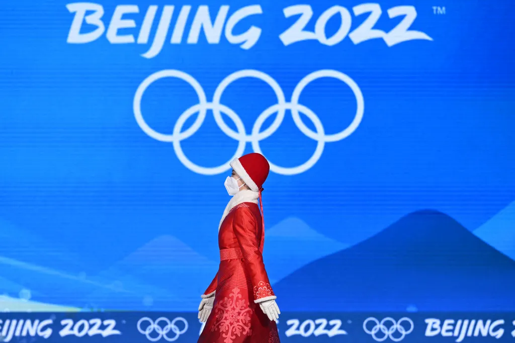 Liu Shaoang  éremátadás, díjátadó, olympics Liu Shaoang RÖVID PÁLYÁS GYORSKORCSOLYA, 1000 m, Téli Olimpia 2022, Peking,  Horizontal OLYMPIC GAMES WINTER OLYMPIC GAMES MEDAL PODIUM SHORT TRACK SPEED SKATING 