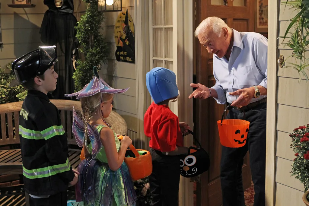 The Holographic Excitation EPISODIC "The Holographic Excitation" -- Astronaut Buzz Aldrin hands out Halloween candy to visitors in a cameo appearance as himself, on THE BIG BANG THEORY, Thursday, Oct. 25 (8:00 Ã¢ÂÂ 8:30 PM, ET/PT) on the CBS Television 