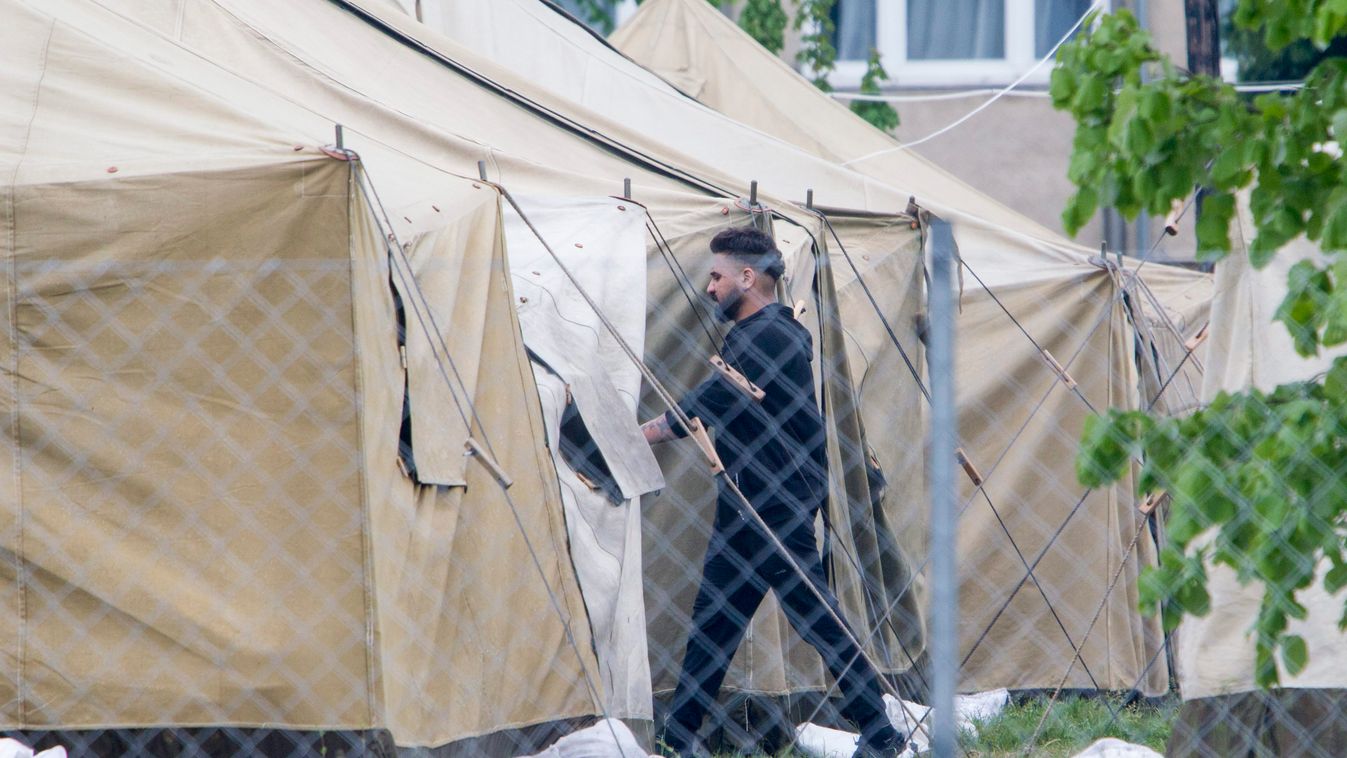 Körmend, ideiglenes befogadótábor illegális bevándorló menekült migráns SZEMÉLY 