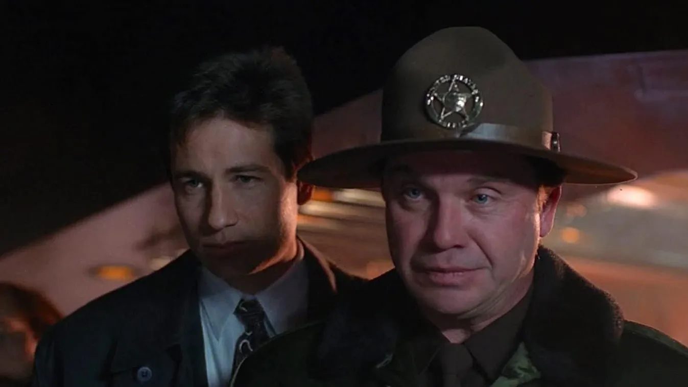 R. D. Call egy seriff szerepében, David Duchovny oldalán az X-aktákban 