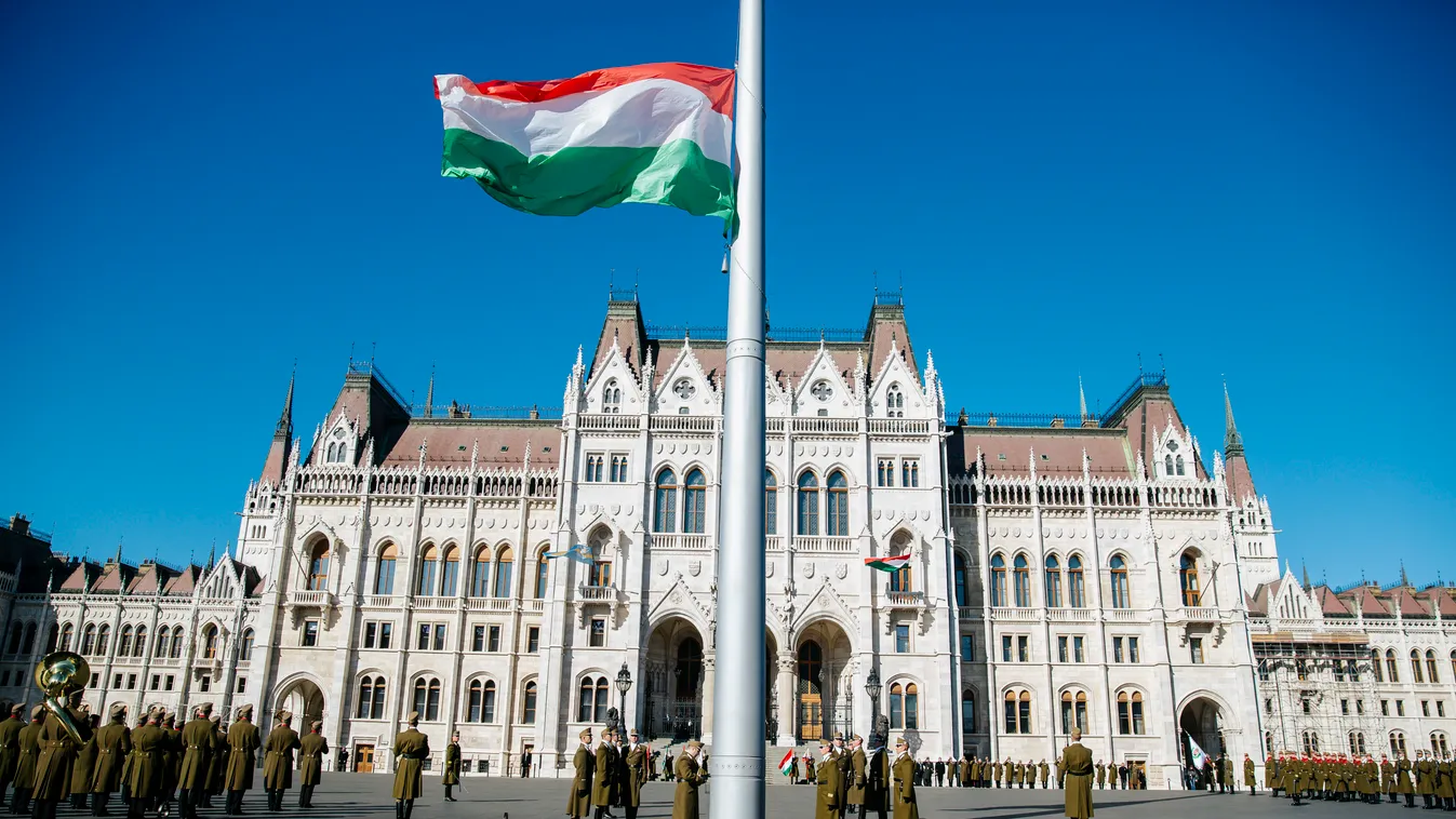 Magyarország nemzeti lobogójának ünnepélyes felvonása, zászlófelvonás, Kossuth tér, március 15., 2020.03.15. 