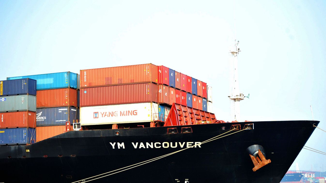 China's May exports up 15.5 percent, imports up 22.1 percent China Chinese May imports exports economy finance trade product port harbour financial labour dock shipping container 