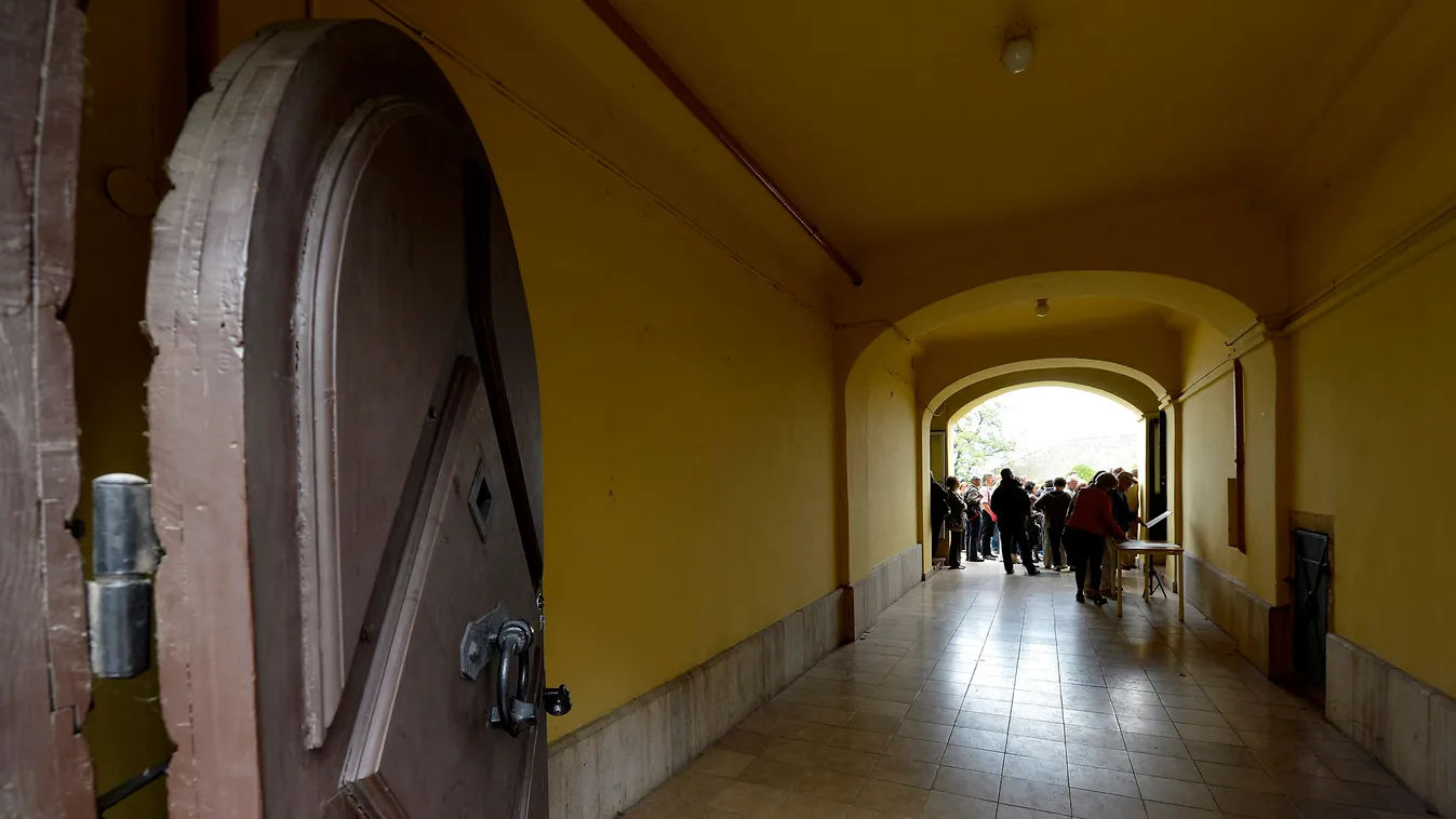 Budapest, 2014. október 5.
Az egykori Táncsics-börtön épületének bejárata az I. kerületi Táncsics Mihály utcában 2014. október 5-én. A nagyközönség is megtekintheti október 5-én és 6-án a budai Várban található épületet, amelyet a magyar állam júniusban k