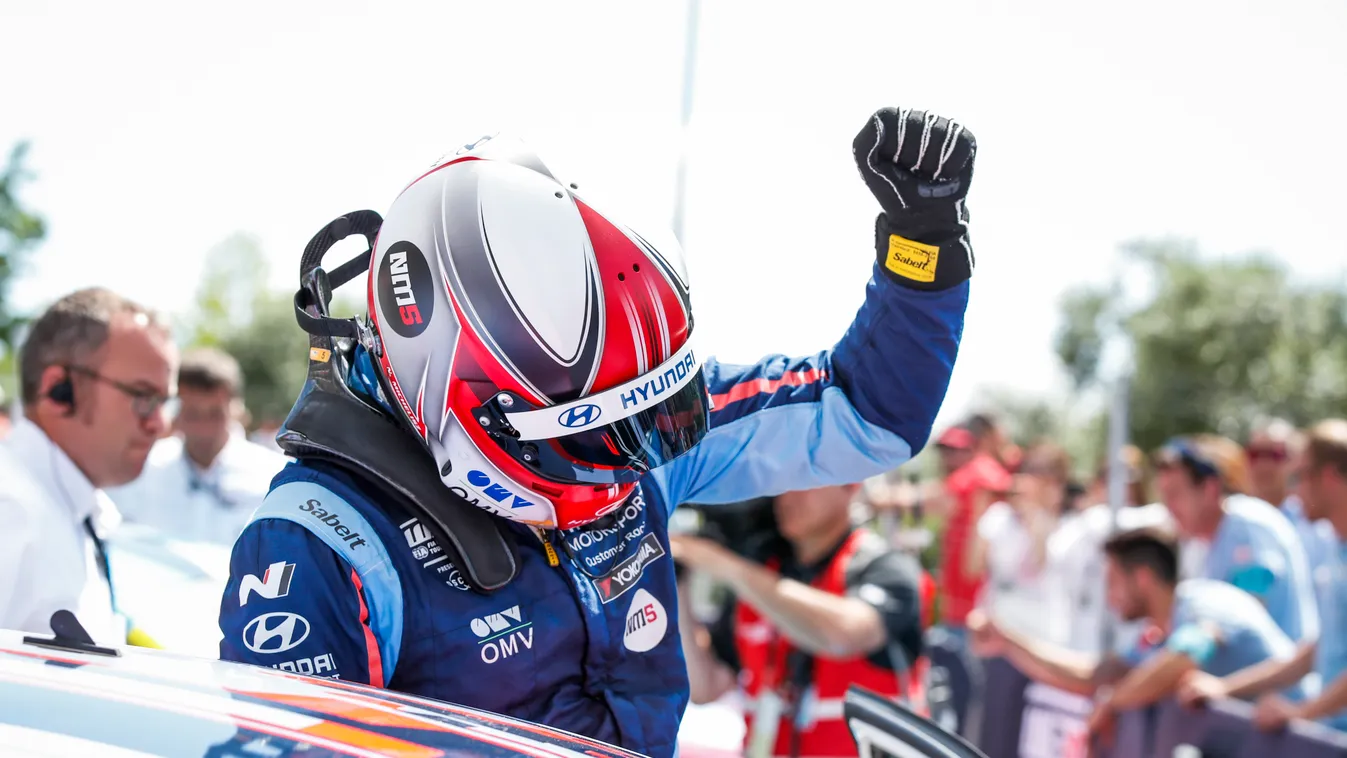 AUTO - WTCR PORTUGAL 2019 AUTO CHAMPIONNAT DU MONDE CIRCUIT COURSE FIA Motorsport TOURISME MICHELISZ Norbert, (HUN), BRC Hyundai N Squadra Corse, Hyundai i30 N TCR, celebrating victory during the 2019 FIA WTCR World Touring Car cup of Portugal, Vila Real 