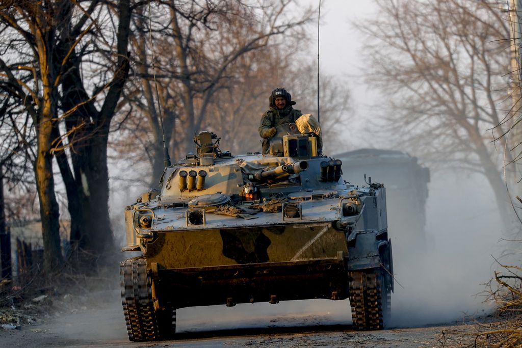 Ukrán válság 2022, ukrán, orosz, háború, orosz-ukrán háború, ukrán konfliktus, tank, orosz tank, harckocsi, katonai jármű, Volnovaha, Ukrajna 