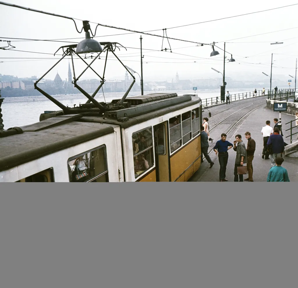 122 éve október 20-án adták át a pesti Dunaparti villamosvonalat - régi képek a 2-es villamos vonaláról, villamos, 2-es villamos, pesti rakpart 