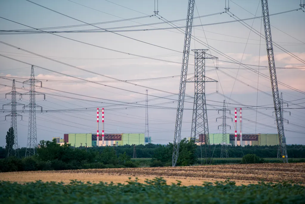 Magyarország legmagasabb épületei- galéria elektromos vezeték ÉPÜLET épületfotó erőmű FOTÓ FOTÓTÉMA nagyfeszültségű vezeték TÁRGY távvezeték vezeték 