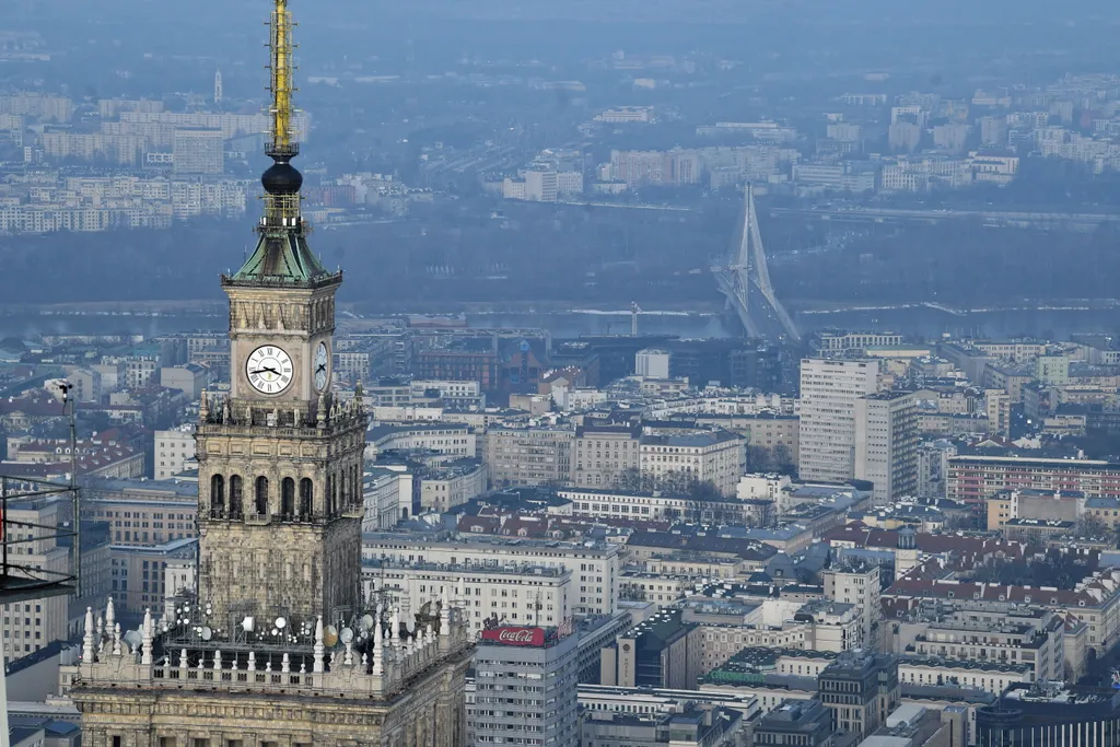 Az eu legmagasabb épülete Varsóban lesz. igy megelőzi a frankfurti Commerzbank tornyot.  ÉPÜLET épületfotó FOTÓ FOTÓTÉMA toronyház városkép 