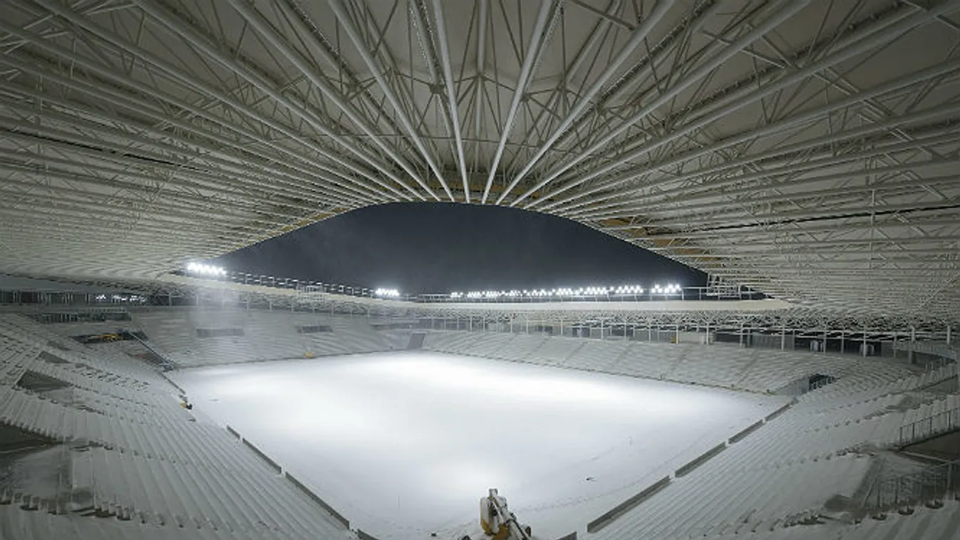 debreceni focistadion, az épülő Nagyerdei Stadion első, teljes világításpróbája Debrecenben 