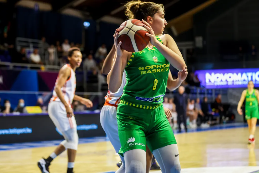 Sopron női kosárlabda Euroliga 1. félidő vége 