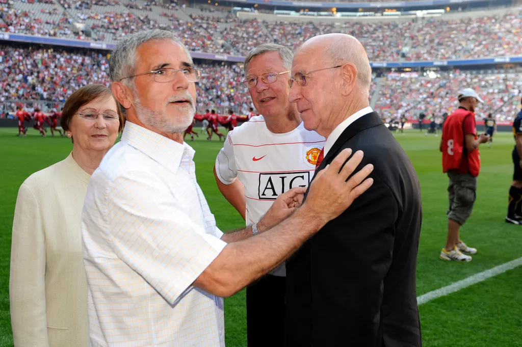 Gerd Müller, egykori világ- és Európa bajnok német válogatott labdarúgó, akit minden idők egyik legjobb támadójának tartanak. 
 Football legend Gerd MUELLER died at the age of 75. 10 2009 2010 current sport Audi Cup 2009 database premium season0910 Horizo