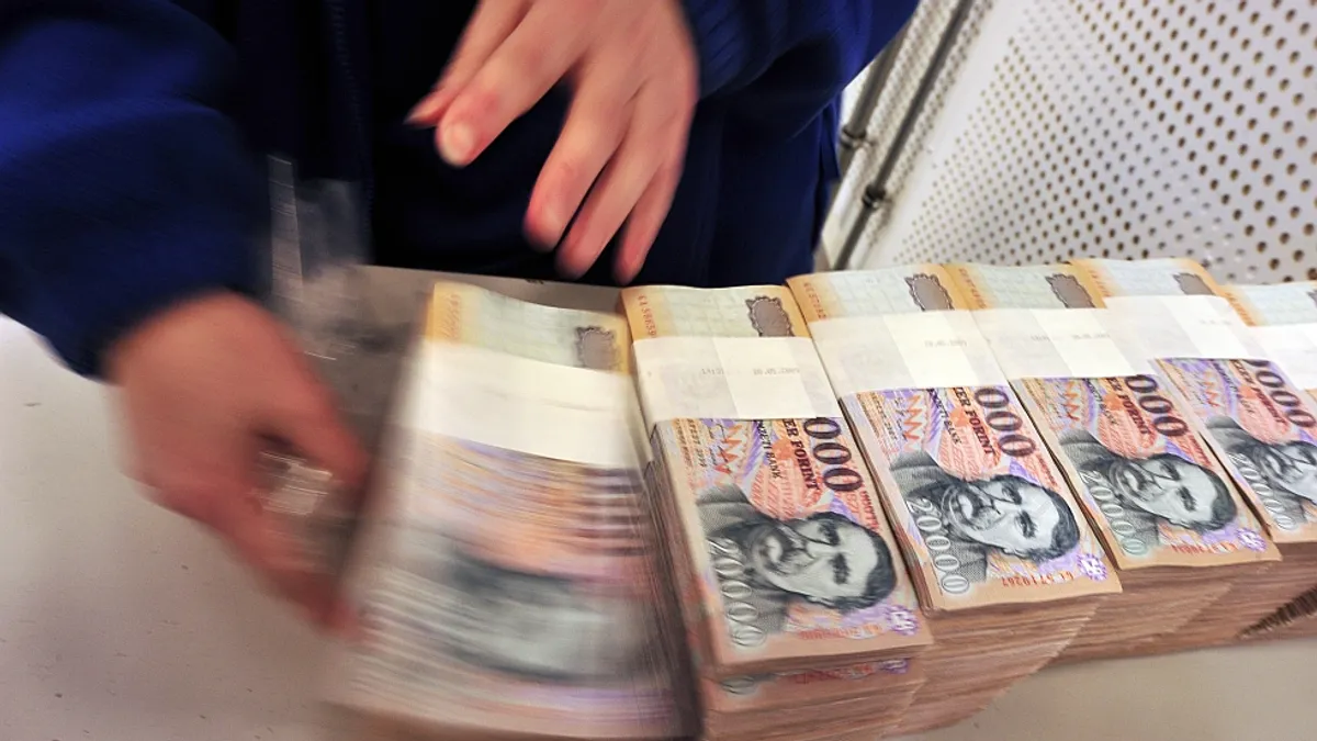 Még mindig a Kádár-rendszer hiteleit nyögjük - ORIGO