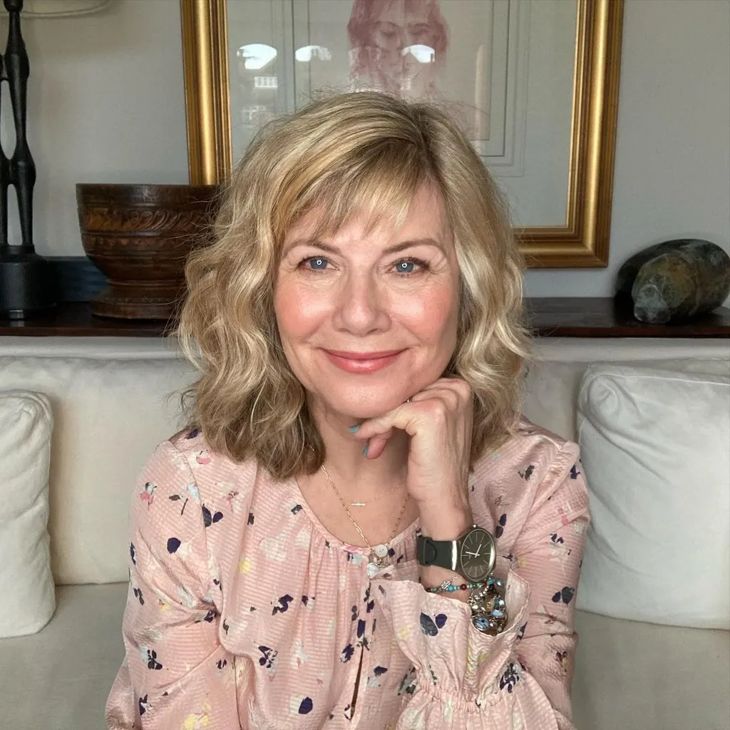 Glynis Barber 